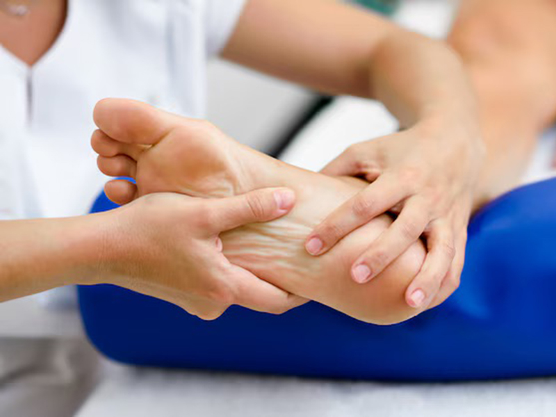 Professional treatment for Foot and Ankle Pain in Greater Noida at Dr Noren Clinic